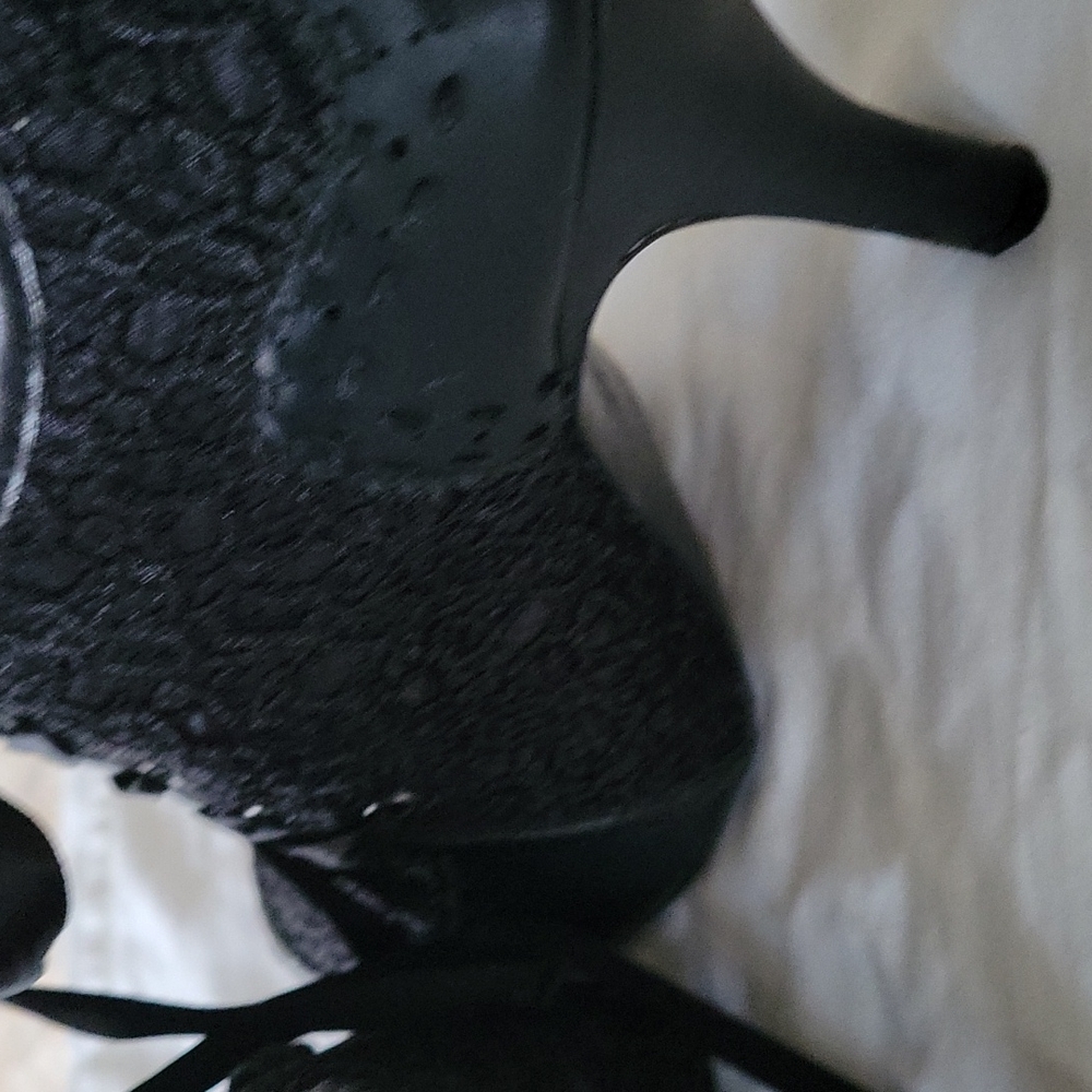 Shoes - Picture 7 of 7